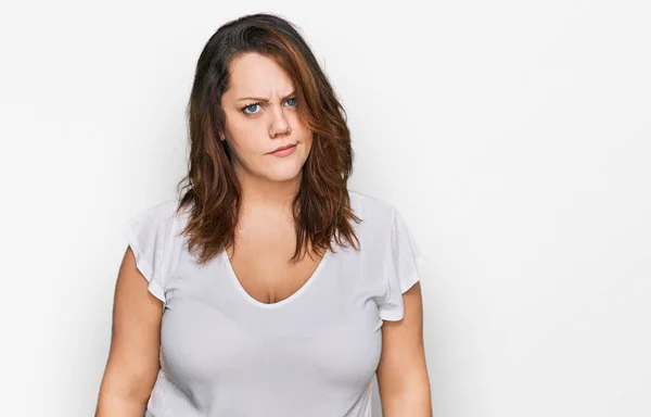 Jeune Femme Taille Portant Shirt Blanc Décontracté Sceptique Nerveux Fronçant — Photo