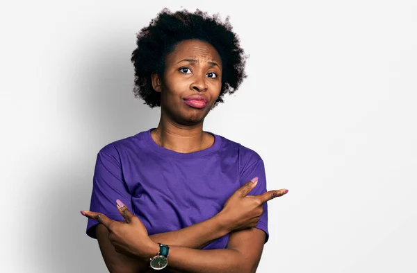 African American Woman Afro Hair Wearing Casual Purple Shirt Pointing — Stock fotografie