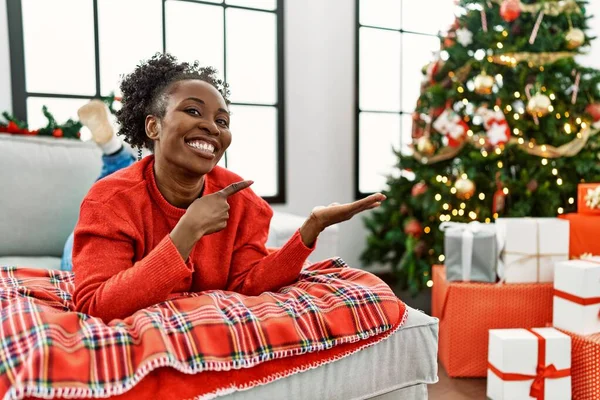 Young African American Woman Lying Sofa Christmas Tree Amazed Smiling — Fotografia de Stock