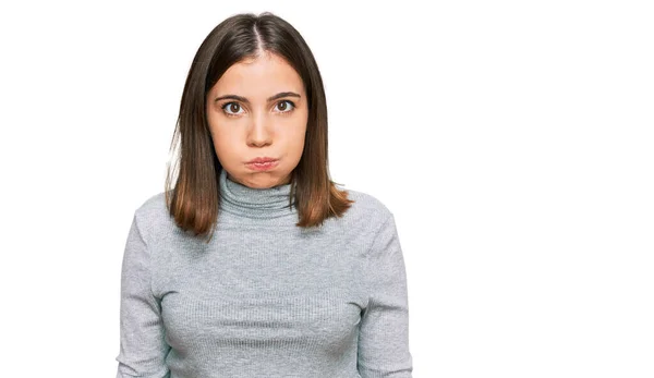 Junge Schöne Frau Lässigem Rollkragenpullover Der Wangen Mit Lustigem Gesicht — Stockfoto