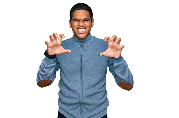 Jovem Homem Hispânico Bonito Vestindo Camisola Casual Sorrindo Engraçado Fazendo — Fotografia de Stock