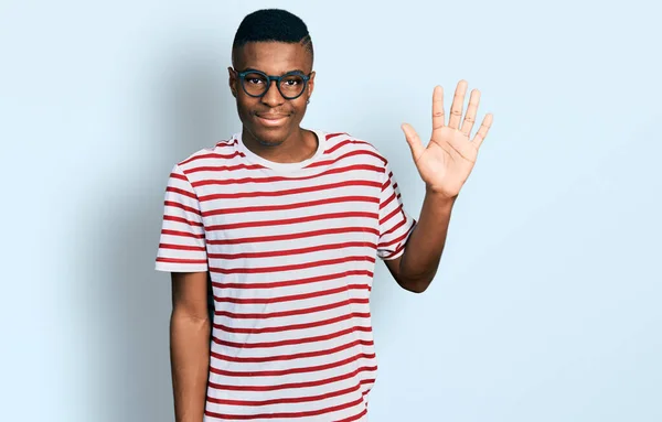 Young African American Man Wearing Casual Shirt Glasses Showing Pointing — 图库照片