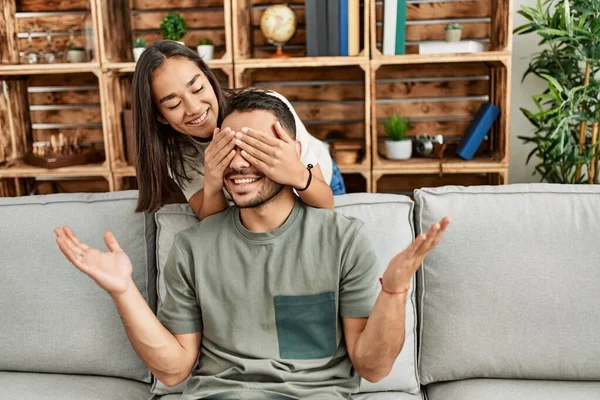 Woman Surprising Her Boyfriend Hands Eyes Home — Stock Photo, Image