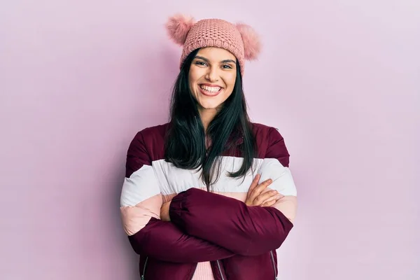 Young Hispanic Woman Wearing Wool Winter Sweater Cap Happy Face — 스톡 사진