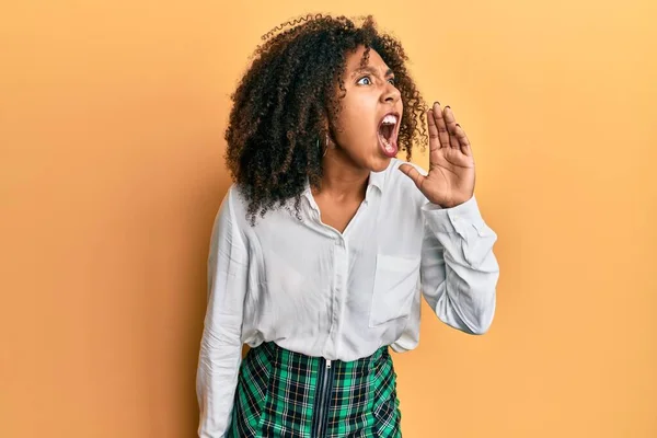 Beautiful African American Woman Afro Hair Wearing Scholar Skirt Shouting —  Fotos de Stock