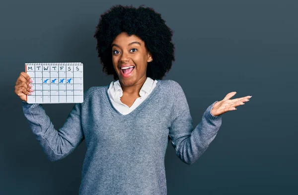 Young African American Woman Holding Travel Calendar Celebrating Achievement Happy — Photo