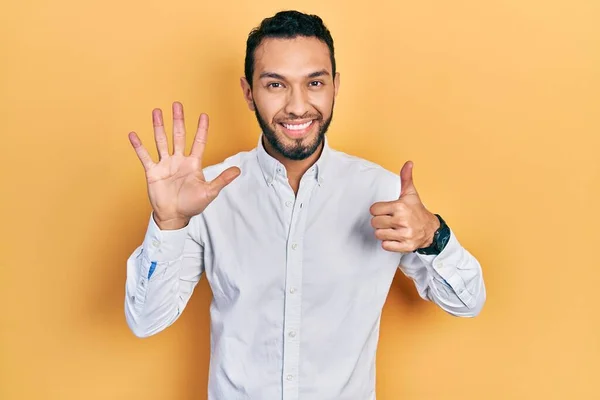 Homem Hispânico Com Barba Vestindo Camisa Negócios Mostrando Apontando Para — Fotografia de Stock