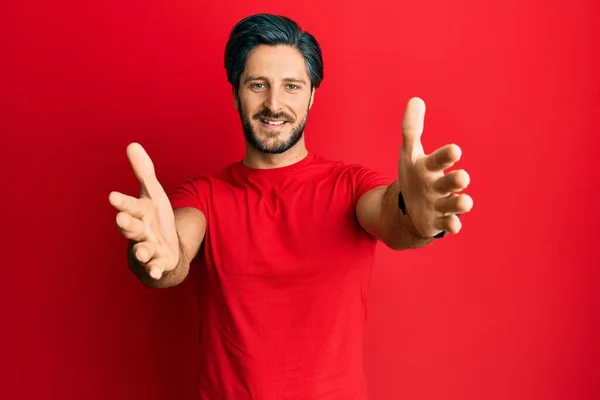 Young Hispanic Man Wearing Casual Red Shirt Looking Camera Smiling — ストック写真