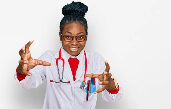 Young African American Woman Wearing Doctor Uniform Stethoscope Shouting Frustrated — 스톡 사진