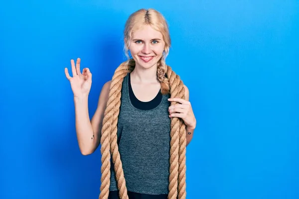 Schöne Kaukasische Frau Mit Blonden Haaren Training Mit Kampfleine Tut — Stockfoto