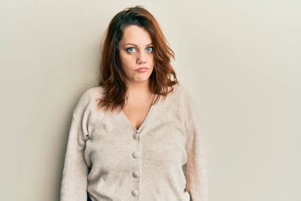 Jonge Blanke Vrouw Draagt Nonchalante Kleren Depressief Zorgen Voor Verdriet — Stockfoto