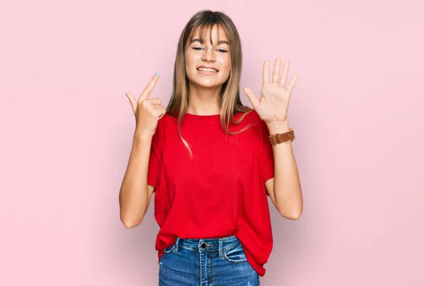 Tiener Kaukasisch Meisje Dragen Casual Rood Shirt Tonen Wijzen Met — Stockfoto