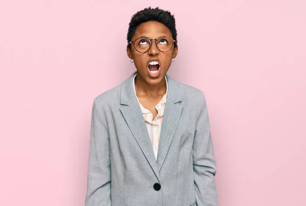 Jonge Afro Amerikaanse Vrouw Zakelijke Kleren Boos Gek Schreeuwend Gefrustreerd — Stockfoto