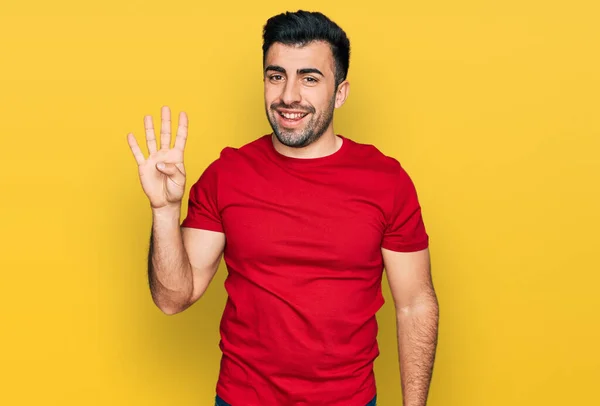 Homem Hispânico Com Barba Vestindo Casual Camiseta Vermelha Mostrando Apontando — Fotografia de Stock