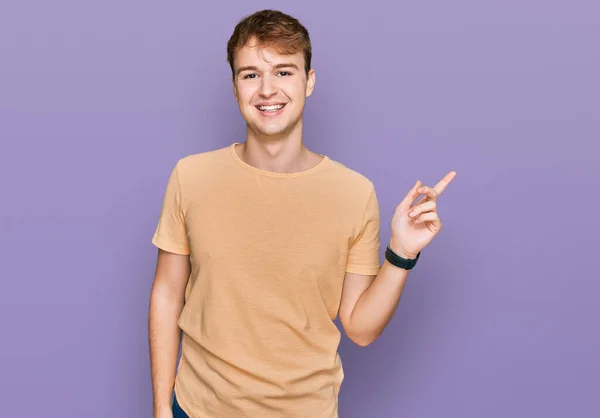 Young Caucasian Man Wearing Casual Clothes Big Smile Face Pointing — Stock Photo, Image