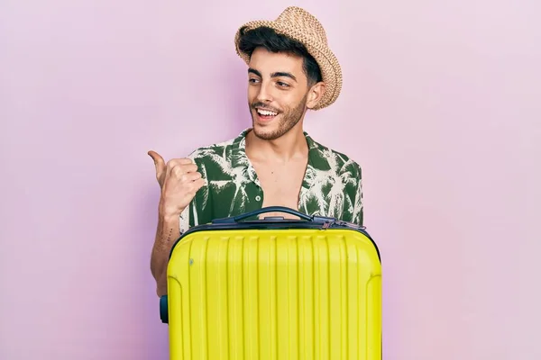 Young Hispanic Man Wearing Summer Style Holding Cabin Bag Pointing — Stock Photo, Image