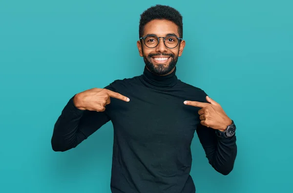 Young African American Man Wearing Casual Clothes Looking Confident Smile — Stock Photo, Image