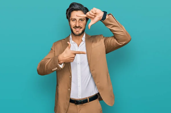 Junger Hispanischer Mann Businesskleidung Lächelnd Und Mit Händen Und Fingern — Stockfoto