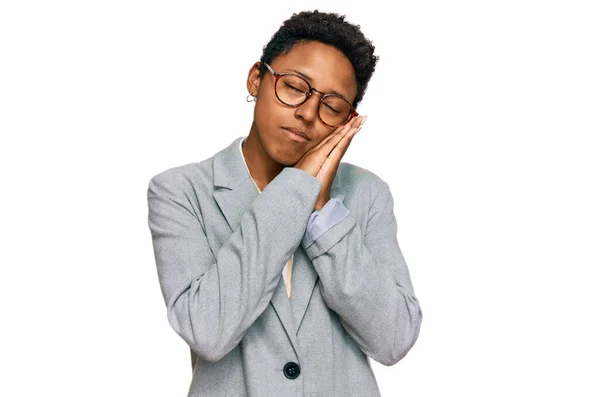 Fiatal Afro Amerikai Visel Üzleti Ruhát Alvás Fáradt Álmodozás Pózol — Stock Fotó