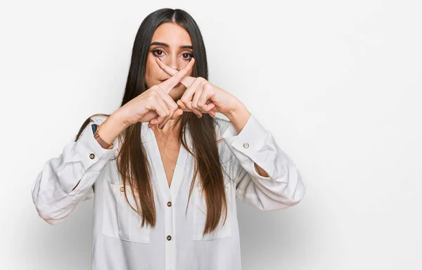 Jong Mooi Vrouw Dragen Casual Wit Shirt Afwijzing Expressie Kruisen — Stockfoto