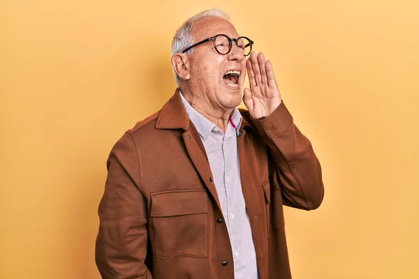 Senior Man Grey Hair Wearing Casual Jacket Glasses Shouting Screaming — Stock fotografie