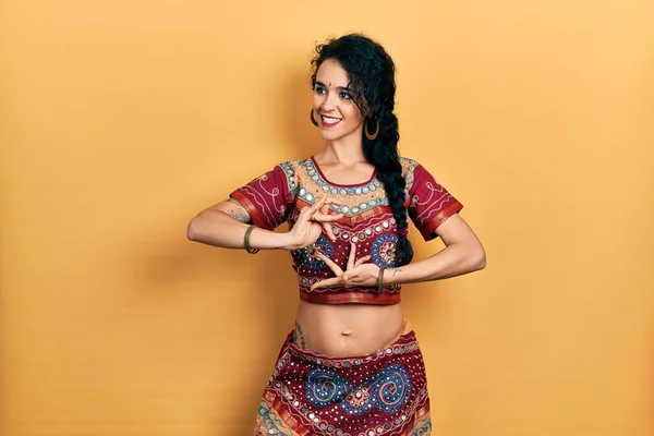 Junge Indianerin Traditioneller Bauchtänzertracht Exotischer Orientalischer Tanz Mit Körper Und — Stockfoto