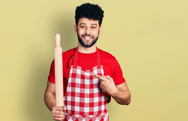 Young Arab Man Beard Wearing Professional Baker Apron Holding Kneading — Stock Photo, Image