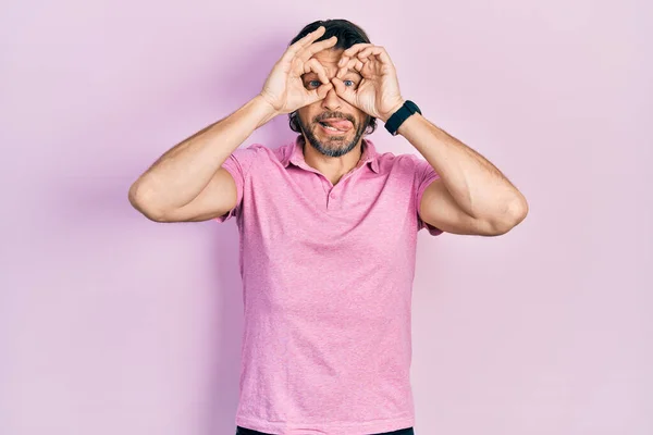 Hombre Caucásico Mediana Edad Que Usa Una Camiseta Blanca Casual —  Fotos de Stock