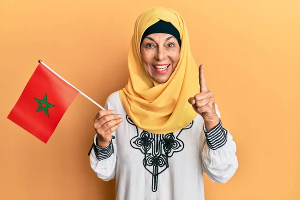 Middle Age Hispanic Woman Wearing Hijab Holding Morocco Flag Smiling — Stock Photo, Image