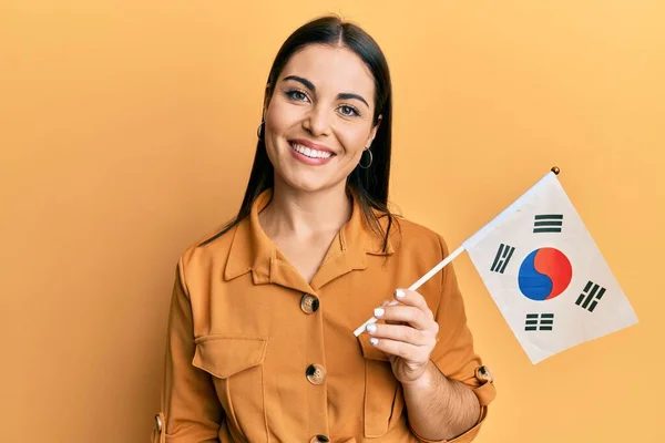 Jonge Brunette Vrouw Met Zuid Korea Vlag Kijken Positief Gelukkig — Stockfoto