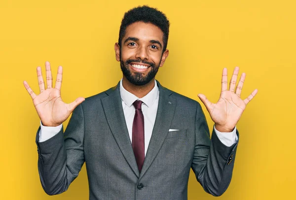 Giovane Uomo Afro Americano Che Indossa Abiti Lavoro Mostrando Indicando — Foto Stock