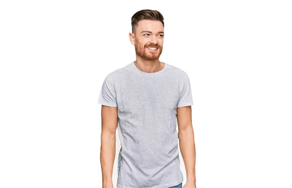 Young Redhead Man Wearing Casual Grey Shirt Looking Away Side — Stock Photo, Image