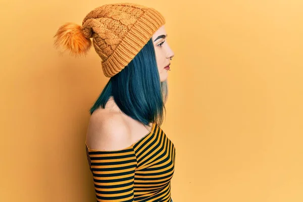 Young Modern Girl Wearing Wool Hat Looking Side Relax Profile — Stock Photo, Image
