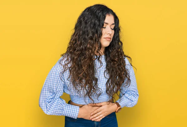 Jong Latijns Amerikaans Meisje Draagt Casual Kleding Met Hand Maag — Stockfoto