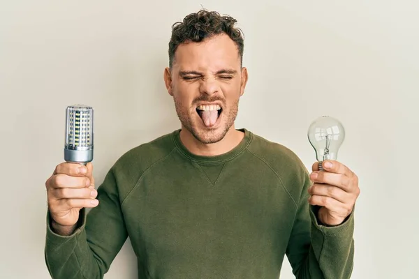 Ung Latinamerikansk Man Håller Glödlampa För Inspiration Och Idé Sticker — Stockfoto