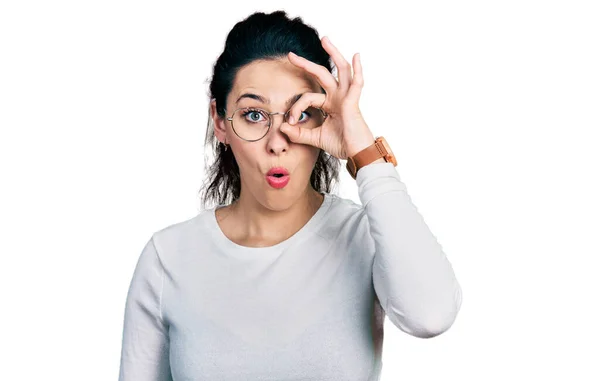 Young Hispanic Woman Wearing Casual Clothes Doing Gesture Shocked Surprised — Stock Photo, Image