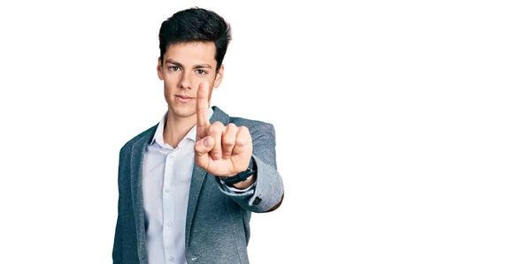 Junger Hispanischer Mann Businesskleidung Mit Erhobenem Zeigefinger Und Wütendem Gesichtsausdruck — Stockfoto