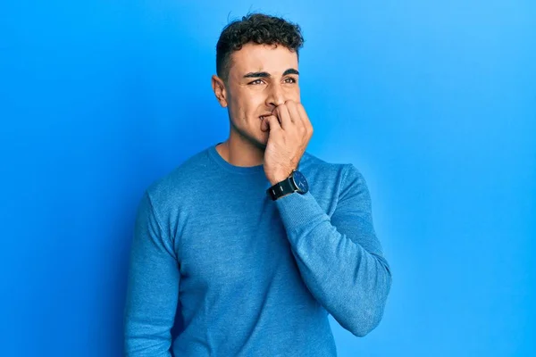 Giovane Ispanico Che Indossa Maglione Invernale Casual Cercando Stressato Nervoso — Foto Stock