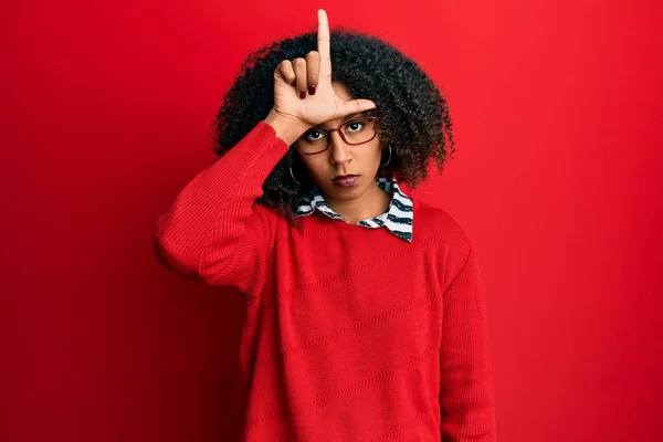 Bella Donna Afro Americana Con Capelli Afro Che Indossa Maglione — Foto Stock