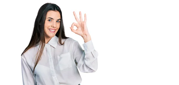 Joven Adolescente Morena Con Camisa Blanca Negocios Sonriendo Positiva Haciendo — Foto de Stock