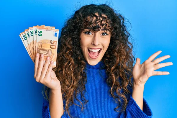 Ellerinde Avroluk Banknotlar Tutan Spanyol Genç Kız Başarıyı Mutlu Bir — Stok fotoğraf