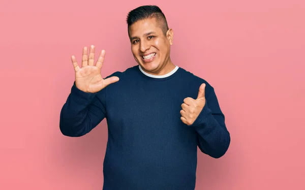 Young Latin Man Wearing Casual Clothes Showing Pointing Fingers Number — Stock Photo, Image