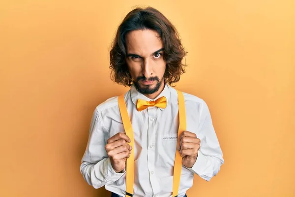 Jonge Latijns Amerikaanse Man Draagt Hipster Elegante Kijken Sceptisch Nerveus — Stockfoto
