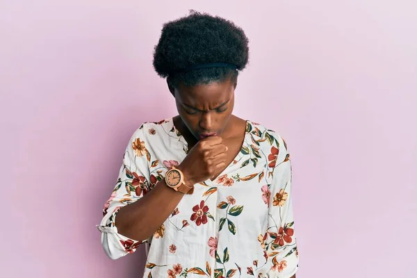 Young African American Girl Wearing Casual Clothes Feeling Unwell Coughing — Stock Photo, Image