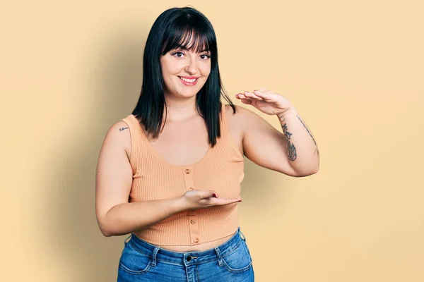 Young Hispanic Size Woman Wearing Casual Clothes Gesturing Hands Showing — Stock Photo, Image