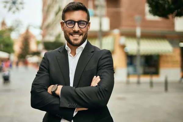 Young Hispanic Businessman Arms Crossed Smiling Happy City — Stock Photo, Image