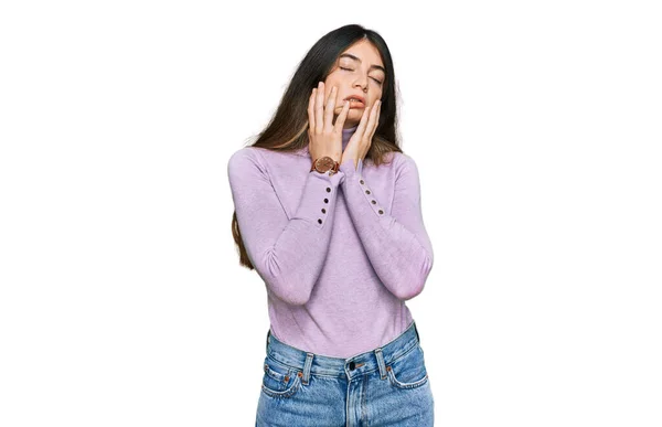 Młoda Piękna Nastolatka Swetrze Golfem Zmęczone Ręce Zakrywające Twarz Depresję — Zdjęcie stockowe