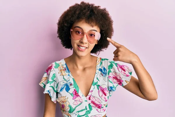 Young Hispanic Girl Wearing Summer Style Hear Sunglasses Smiling Happy — Stock Photo, Image