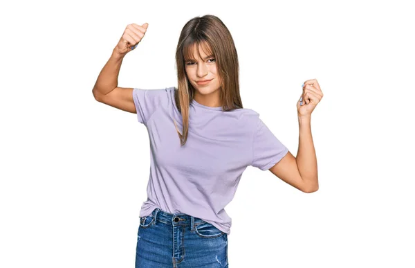 Adolescente Caucasiano Menina Vestindo Roupas Casuais Mostrando Músculos Braços Sorrindo — Fotografia de Stock
