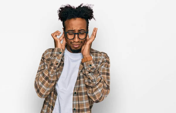 Jovem Afro Americano Com Barba Vestindo Roupas Casuais Óculos Cobrindo — Fotografia de Stock